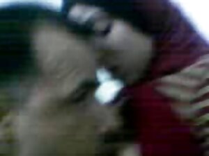 Ariella Ferrera, prof de sexe brune aux gros seins en bas film complet porno amateur et lunettes, baise sa jeune étudiante dans la salle de classe